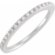14K White 1/10 CTW Natural Diamond Band