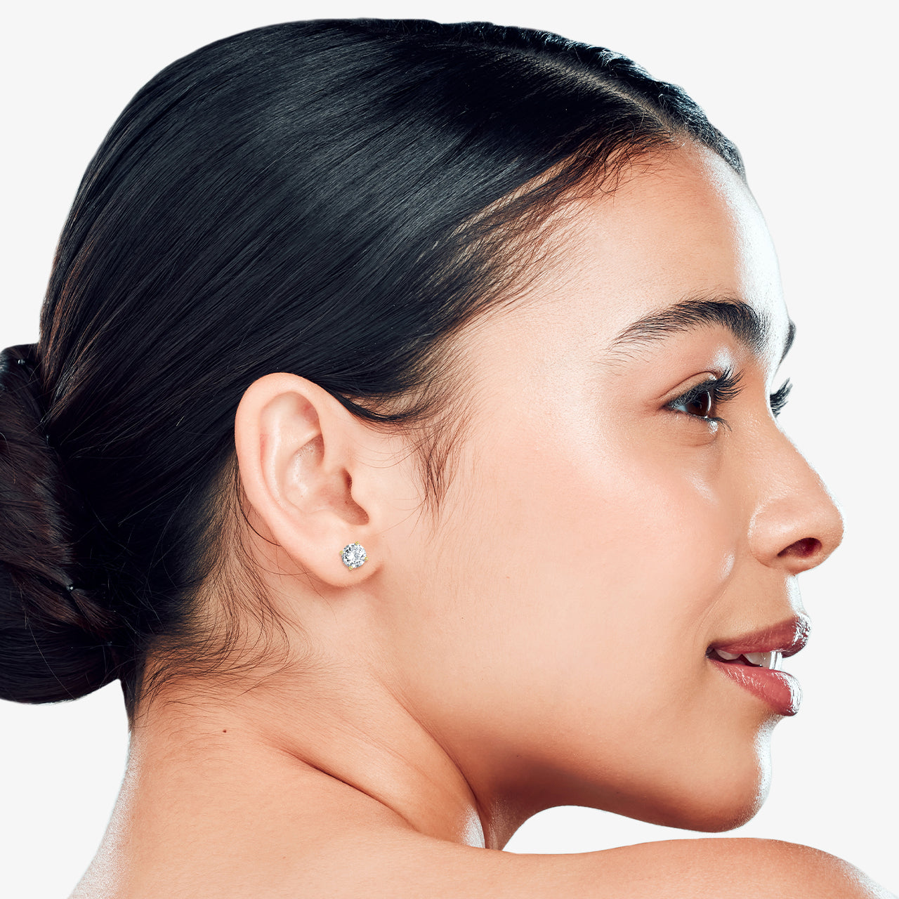Round Diamond Studs 